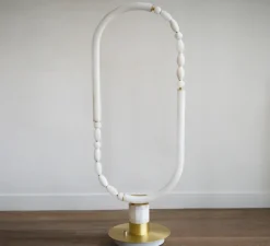 Lampe*Ame Editions Manufacturées Lampe à poser, Pearl L, , albâtre, LED, 2700K, 3792 lm, TRIAC, L44cm, H115cm - AME EDITIONS MANUFACTUREES laiton satiné