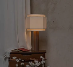 Lampe*Simone & Marcel Lampe à poser, Pipo Okla, , Ø35cm, H60cm - noyer, câble noir