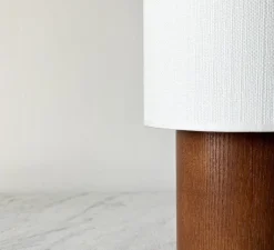 Lampe*An°so Lampe à poser, Simone Petite, Bois noyer & blanc, Ø18cm, H33cm - Bois noyer & blanc
