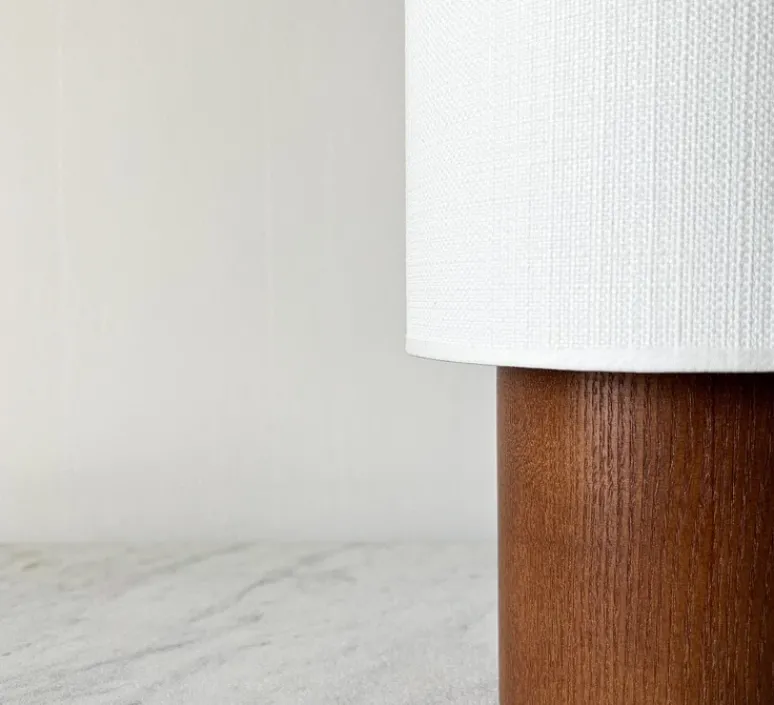Lampe*An°so Lampe à poser, Simone Petite, Bois noyer & blanc, Ø18cm, H33cm - Bois noyer & blanc