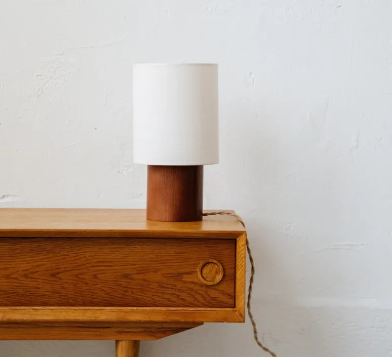 Lampe*An°so Lampe à poser, Simone Petite, Bois noyer & blanc, Ø18cm, H33cm - Bois noyer & blanc