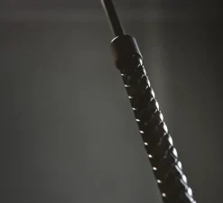 Lampe à poser, Spoon, structure metal noir mat, cuir noir, LED, dim, 3000K, 600 lm, Ø11cm, H63cm - Penta