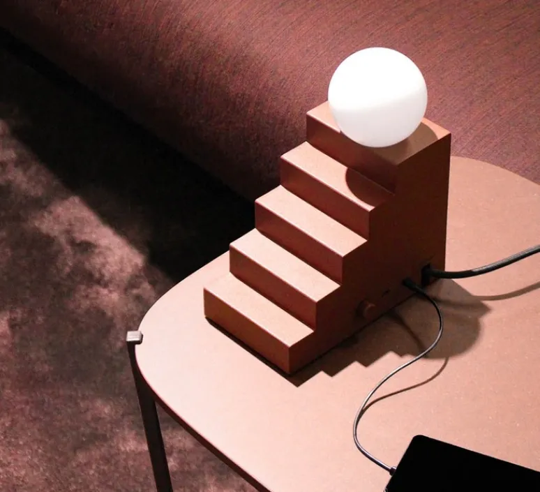 Lampe*Oblure Lampe à poser, Stair, , L18,7cm, H22,5cm - Rouge