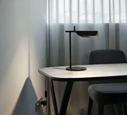 Lampe à poser, Tab, noir, LED, 2700K, 347lm, L27,3cm, H32,7cm - Flos