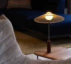 Lampe à poser, Tilt, abat-jour fibre jaune, base rouge brun, Ø30cm, H42cm - Atelier Robotiq