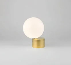 Lampe*Anastassiades Studio Lampe à poser, Tip of the Tongue, , L20,7cm, H30cm - blanc et laiton