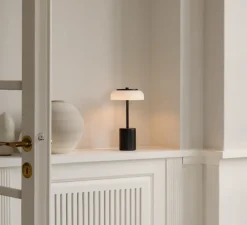 Lampe*Nuura Lampe, Baladeuse, Blossi Portable Mini, , IP65, LED, dim, 2700K, 230 lm, Ø14cm, H26,2cm - noir, opal