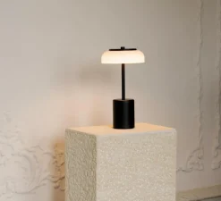 Lampe*Nuura Lampe, Baladeuse, Blossi Portable Mini, , IP65, LED, dim, 2700K, 230 lm, Ø14cm, H26,2cm - noir, opal