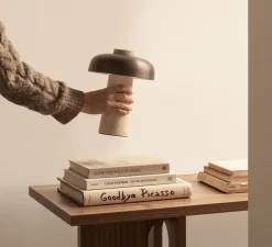 Lampe*Audo Copenhagen Lampe, Baladeuse, Reverse, , IP44, LED, dim, 2700K, 125 lm, Ø19,6cm, H24,5cm - bronze, travertin