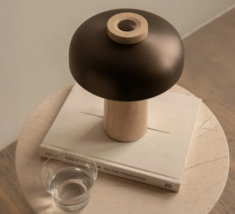 Lampe*Audo Copenhagen Lampe, Baladeuse, Reverse, , IP44, LED, dim, 2700K, 125 lm, Ø19,6cm, H24,5cm - bronze, travertin