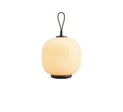Lampe*Louis Poulsen Lampe, Baladeuse, VL 45 Radiohus, , IP44, LED, dim, 2000-2700K, lm, Ø17,5cm, H27,5cm - Laiton noir, verre brillant jaune pâle