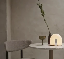 Enfants|Lampe*Ferm Living Lampe, Baladeuse, Vuelta, , IP44, LED, dim, 2200K, 40 lm, L16,5cm, H15,5cm - blanc, laiton