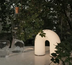 Enfants|Lampe*Ferm Living Lampe, Baladeuse, Vuelta, , IP44, LED, dim, 2200K, 40 lm, L16,5cm, H15,5cm - blanc, laiton