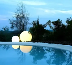 Lampadaire*Slide Lampe de table ou lampadaire de jardin avec fixation au sol, Globo 40, mat, IP55, Ø40cm - blanc