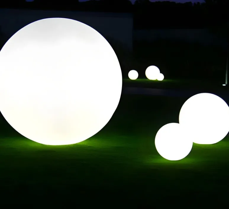 Lampadaire*Slide Lampe de table ou lampadaire de jardin avec fixation au sol, Globo 40, mat, IP55, Ø40cm - blanc