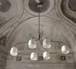 Suspension*Gubi Lustre 6 bras, Howard, , L133,6cm, H60,4cm - blanc, laiton