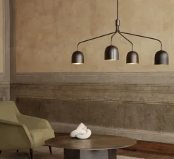 Lustre 4 bras, Howard Long, bronze, laiton, L133,6cm, H60,4cm - Gubi