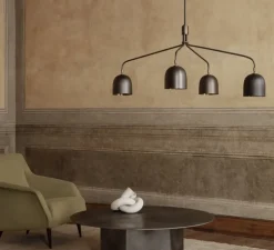 Lustre 4 bras, Howard Long, bronze, laiton, L133,6cm, H60,4cm - Gubi