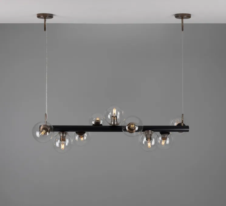 Lustre, Moriarty, noir mat, laiton antique, globe transparent, L127cm, H144,5cm - Mullan Lighting