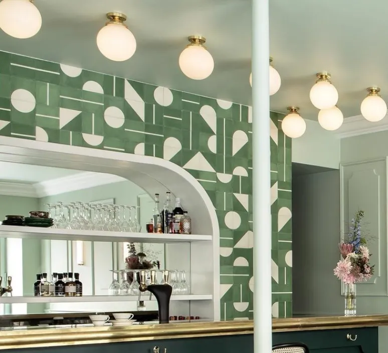 Plafonnier & Spot*Mullan Lighting Plafonnier, Deniz, laiton, globe opale, IP44, Ø20cm, H28cm - blanc, laiton