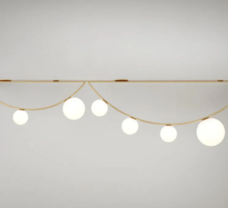 Plafonnier, Girlande Sequence, laiton, L100cm, H26,8cm - Atelier Areti