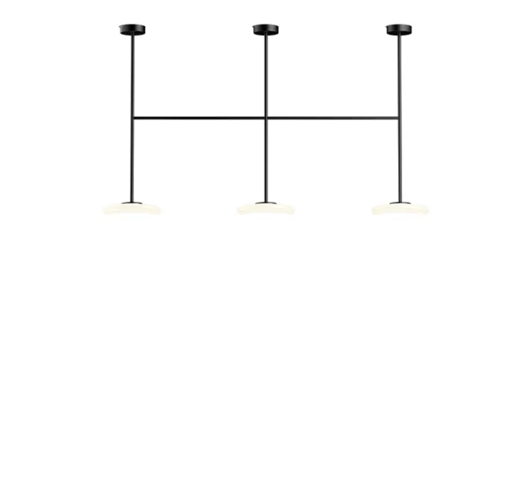 Plafonnier & Spot*Marset Plafonnier, Ihana, , LED, 2700K, 3x1019lm, L168cm, H100cm - opale et noir