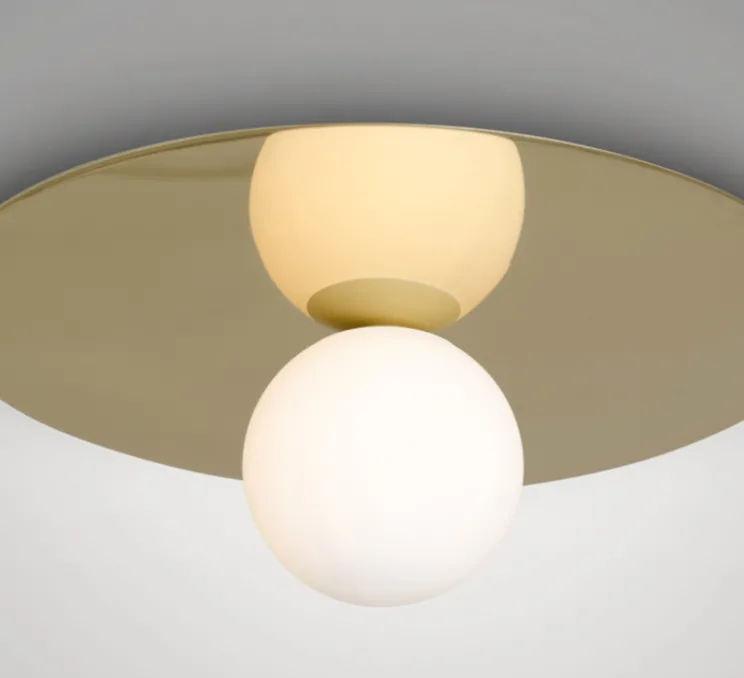 Plafonnier, Plate and Sphere, laiton poli, Ø65cm, H3cm - Atelier Areti