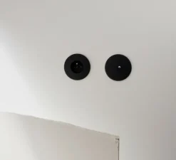 Prise, Iris, Simple, Noir soft touch, Prise-PC x1, L8cm, H8cm - Modelec