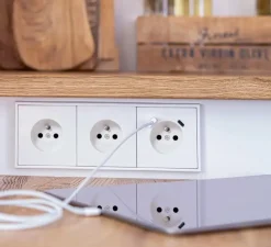 Prise, LS 990, Triple horizontal, Blanc mat, Prise-2P+T x3, Prise-USB A/C x1, Blanc mat, L22,3cm, H8,1cm - Jung