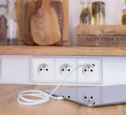 Prise, LS 990, Triple horizontal, Blanc mat, Prise-2P+T x3, Prise-USB A/C x1, Blanc mat, L22,3cm, H8,1cm - Jung