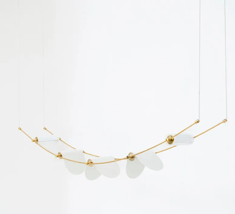 Suspension*OliveLab Suspension, Ali di Luce, 5, , LED, 2700K, 400 lm, L94cm, H160cm - blanc et laiton