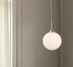 Suspension*Nuura Suspension, Apiales 1, Large, , Ø20cm, H31,6cm - laiton, verre opalin