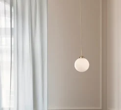 Suspension*Nuura Suspension, Apiales 1, Large, , Ø20cm, H31,6cm - laiton, verre opalin