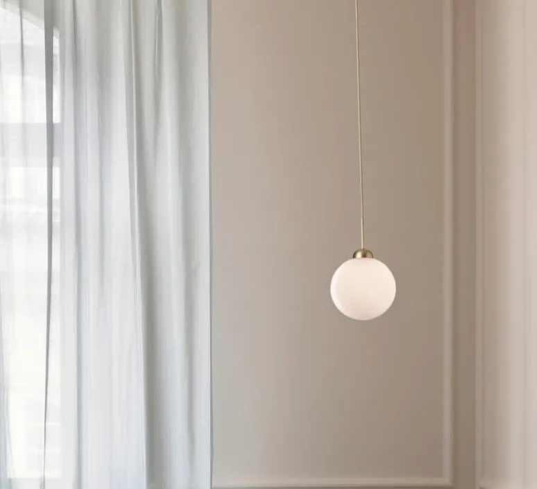 Suspension*Nuura Suspension, Apiales 1, Large, , Ø20cm, H31,6cm - laiton, verre opalin