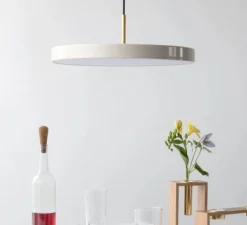 Suspension*Umage Suspension, Asteria Medium plus, , LED, 2400-2700-3000K, 1600lm, Ø43cm, H14cm - blanc perle et laiton