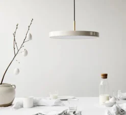 Suspension*Umage Suspension, Asteria Medium plus, , LED, 2400-2700-3000K, 1600lm, Ø43cm, H14cm - blanc perle et laiton