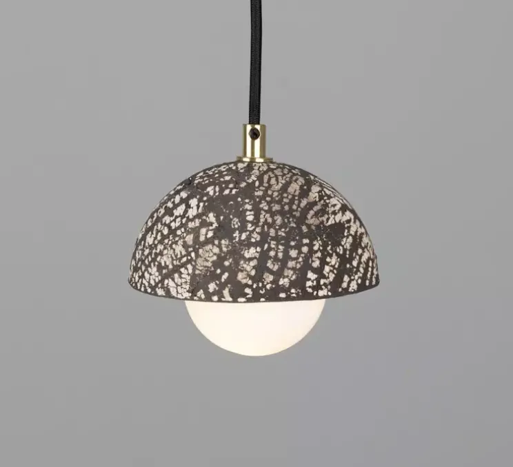 Suspension, Ferox, argile noire, laiton poli, Ø14cm, H15cm - Mullan Lighting