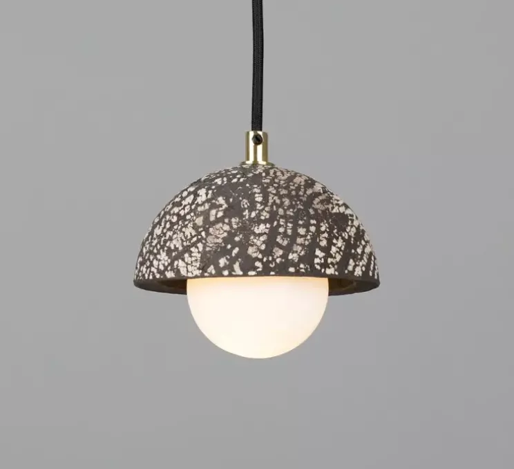 Suspension, Ferox, argile noire, laiton poli, Ø14cm, H15cm - Mullan Lighting