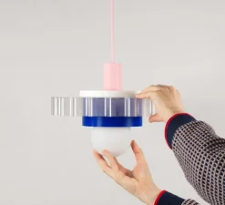 Suspension, Gigi n°3, câble rose, rose, bleu, blanc, Ø28cm, H14,5cm - Warren & Laetitia