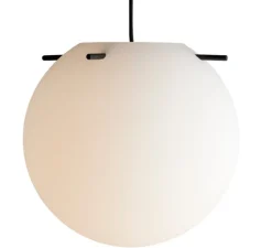 Suspension*Frandsen Suspension, Koi, , Ø32cm, H30cm - blanc opalin, tiges noires