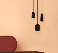 Suspension*Hartô Suspension, Luce Small Long, teinté noir, 2800K, 400lm, H19cm, Ø6cm - chêne massif
