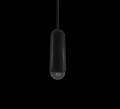 Suspension*Hartô Suspension, Luce Small Long, teinté noir, 2800K, 400lm, H19cm, Ø6cm - chêne massif