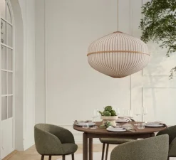 Suspension, Lucén Ellipse, abat-jour tissu sable, chêne huilé, Ø90cm, H66cm - Bolia