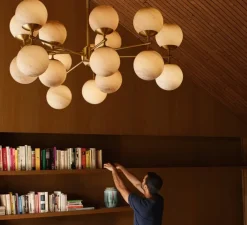 Suspension*Schwung Suspension, Lustre, Zodiac, , L131,4cm, H62,4cm - Laiton laqué bruni, marbre