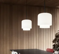 Suspension*Please Wait to be Seated Suspension, Megumi 18, noir et verre opalin, Ø18cm, H32cm - noir, verre opalin blanc