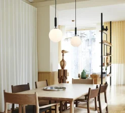 Suspension*Nuura Suspension, Miira 1 large, noir, globe opalin, Ø20cm, H35,3cm - noir, blanc opalin