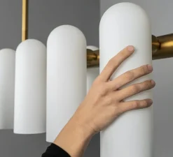 Suspension*Schwung Suspension, Odyssey Linear SM, , L114,3cm, H42,4cm - Laiton laqué bruni, verre mat