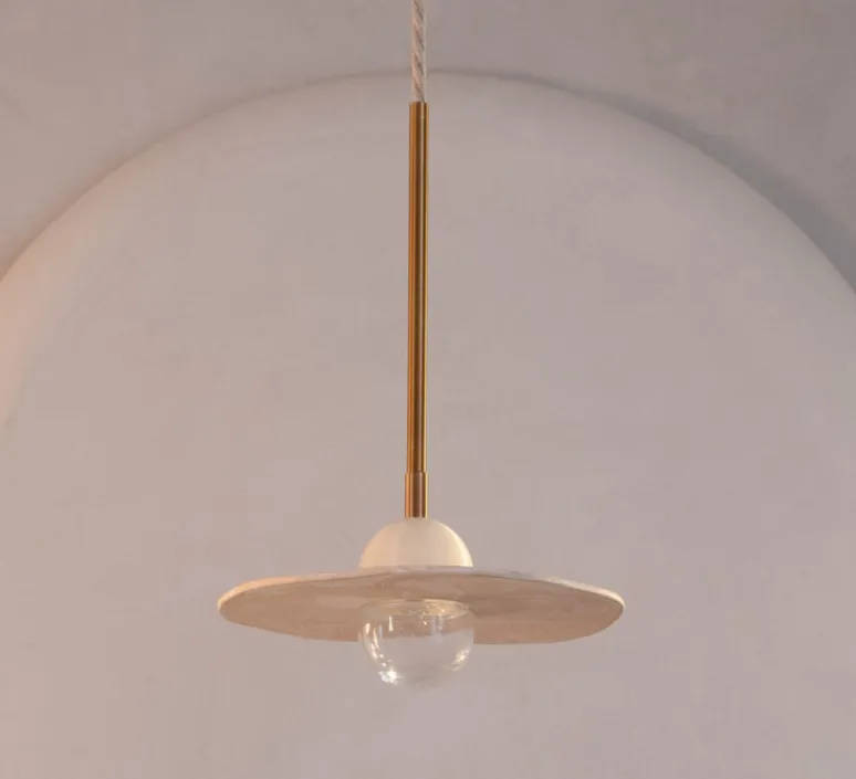 Suspension*Contain Suspension, Organic Ceramic 14/16, , Ø14/16cm, H30cm - céramique crème, laiton vieilli brossé, verre transparent, câble en lin de 1m