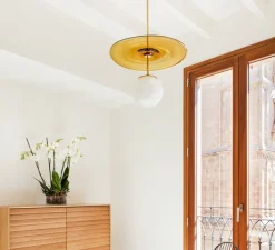 Suspension*Contain Suspension, Plat, , Ø18/47cm, H70cm - verre ambre, laiton brossé, opalin