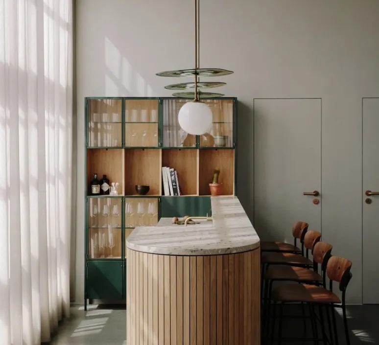 Suspension*Contain Suspension, Plat, vert, laiton vieilli brossé, verre vert transparent, globe brillant, Ø42cm, H65,5cm - vert, laiton brossé